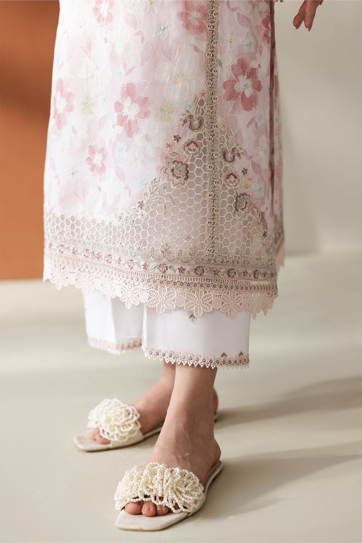 EMBROIDERED LAWN UF-4428
