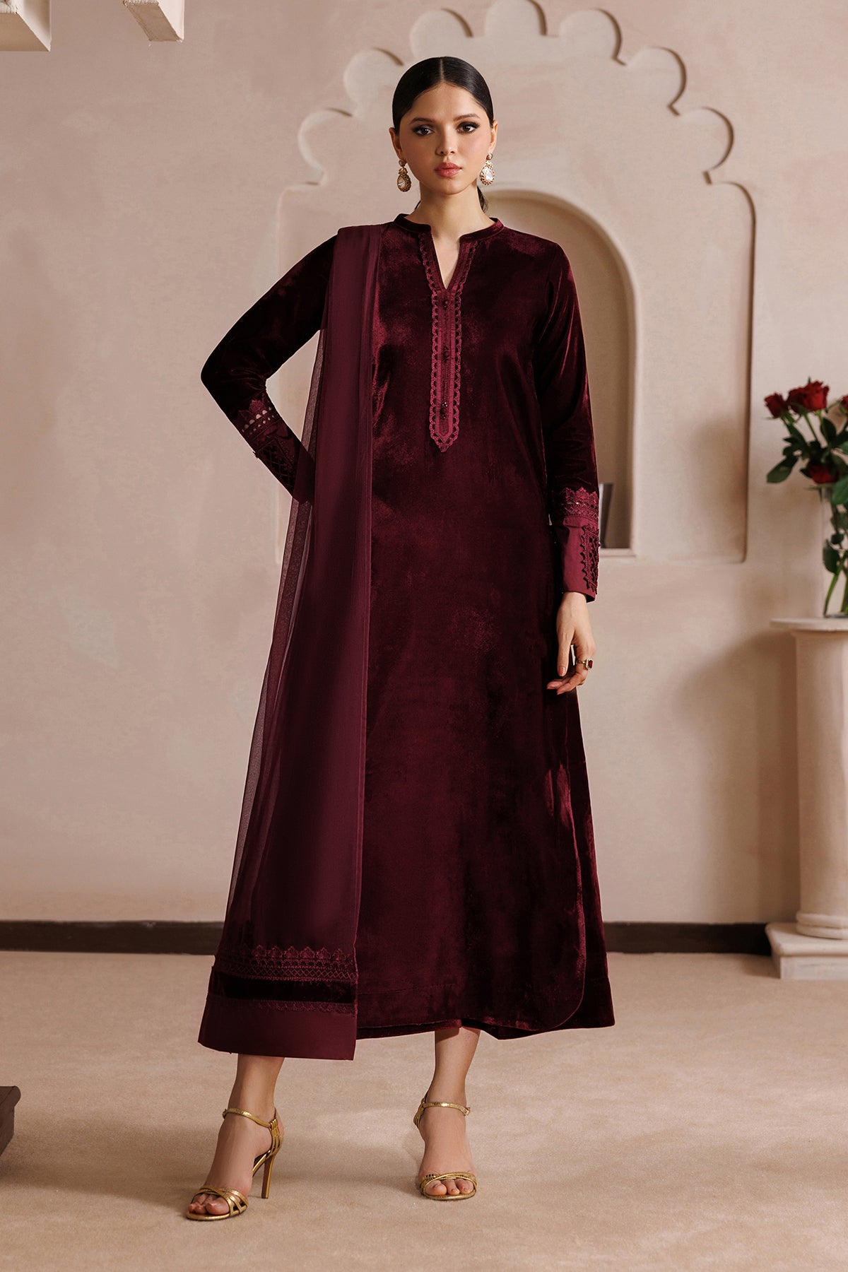 EMBROIDERED VELVET EN-1386