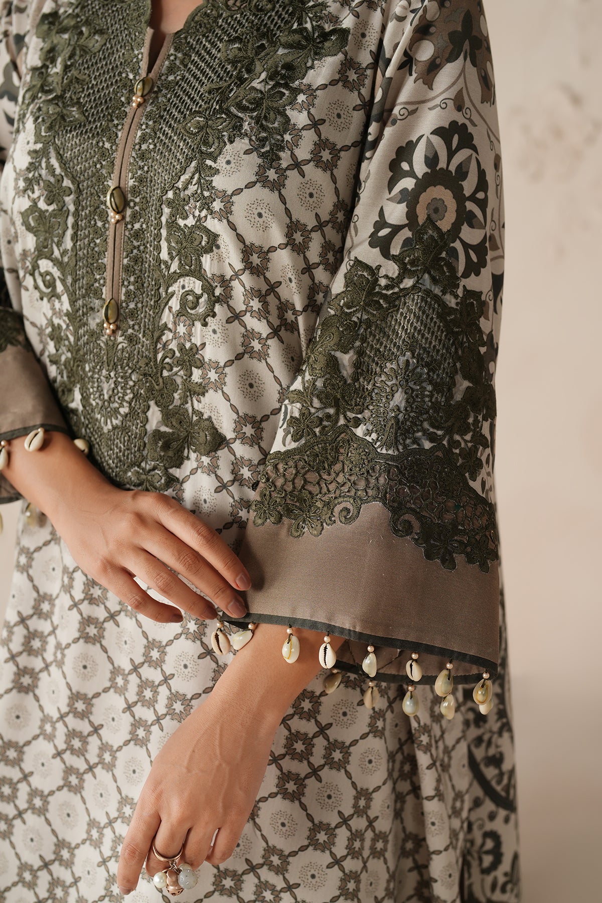 EMBROIDERED PRINTED VISCOSE UF-4302