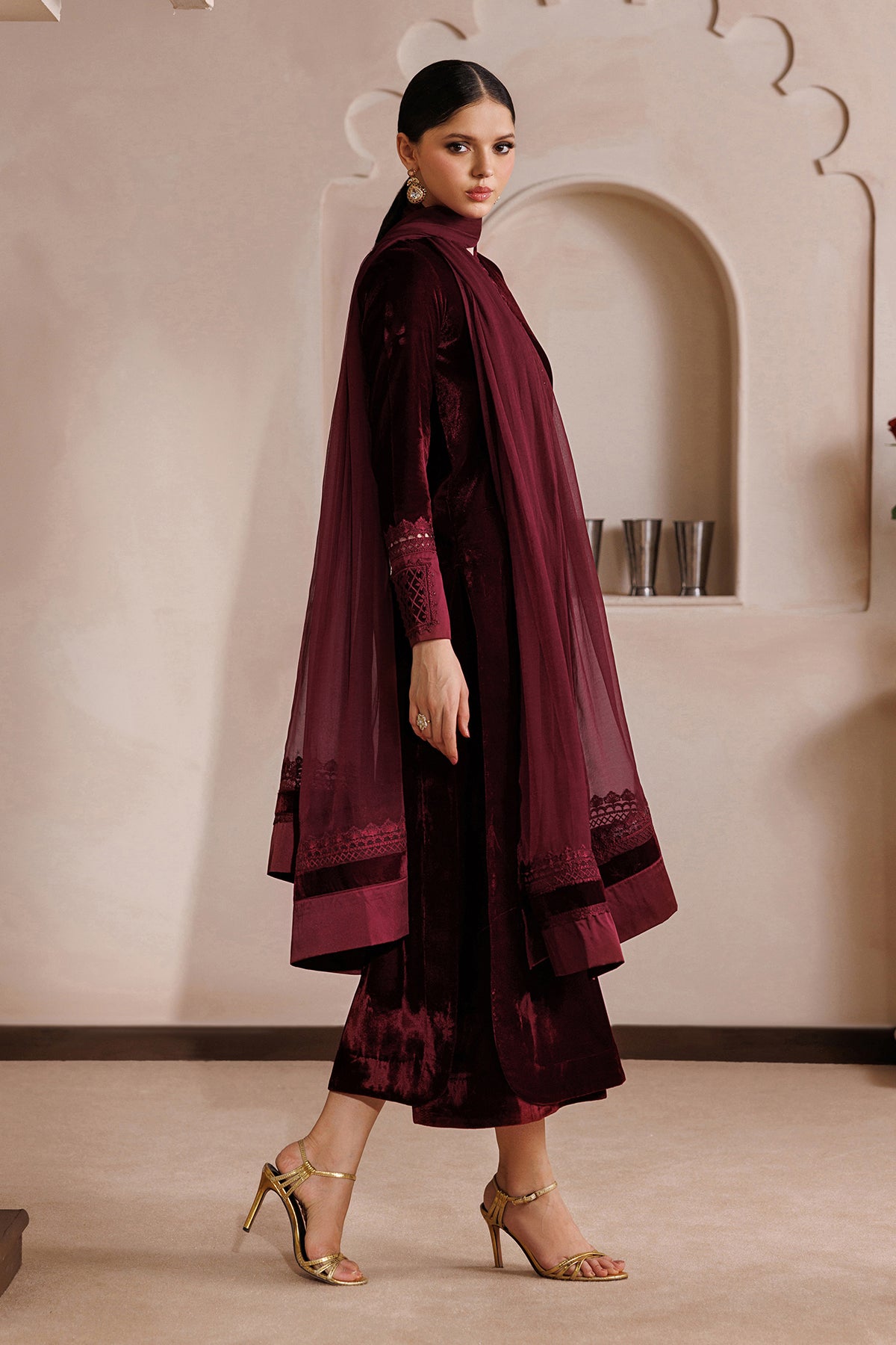 EMBROIDERED VELVET EN-1386