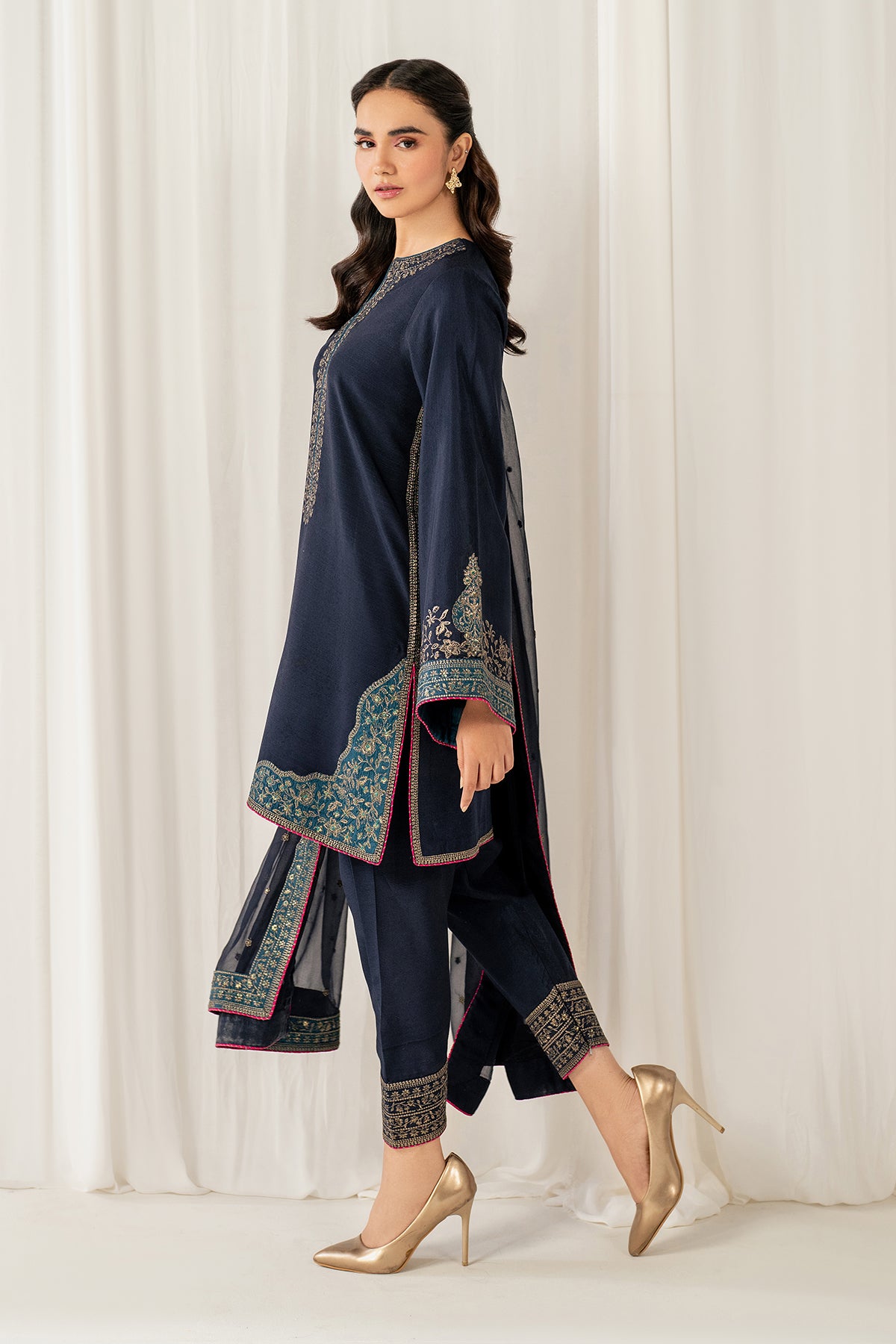 EMBROIDERED SILK UF-4049