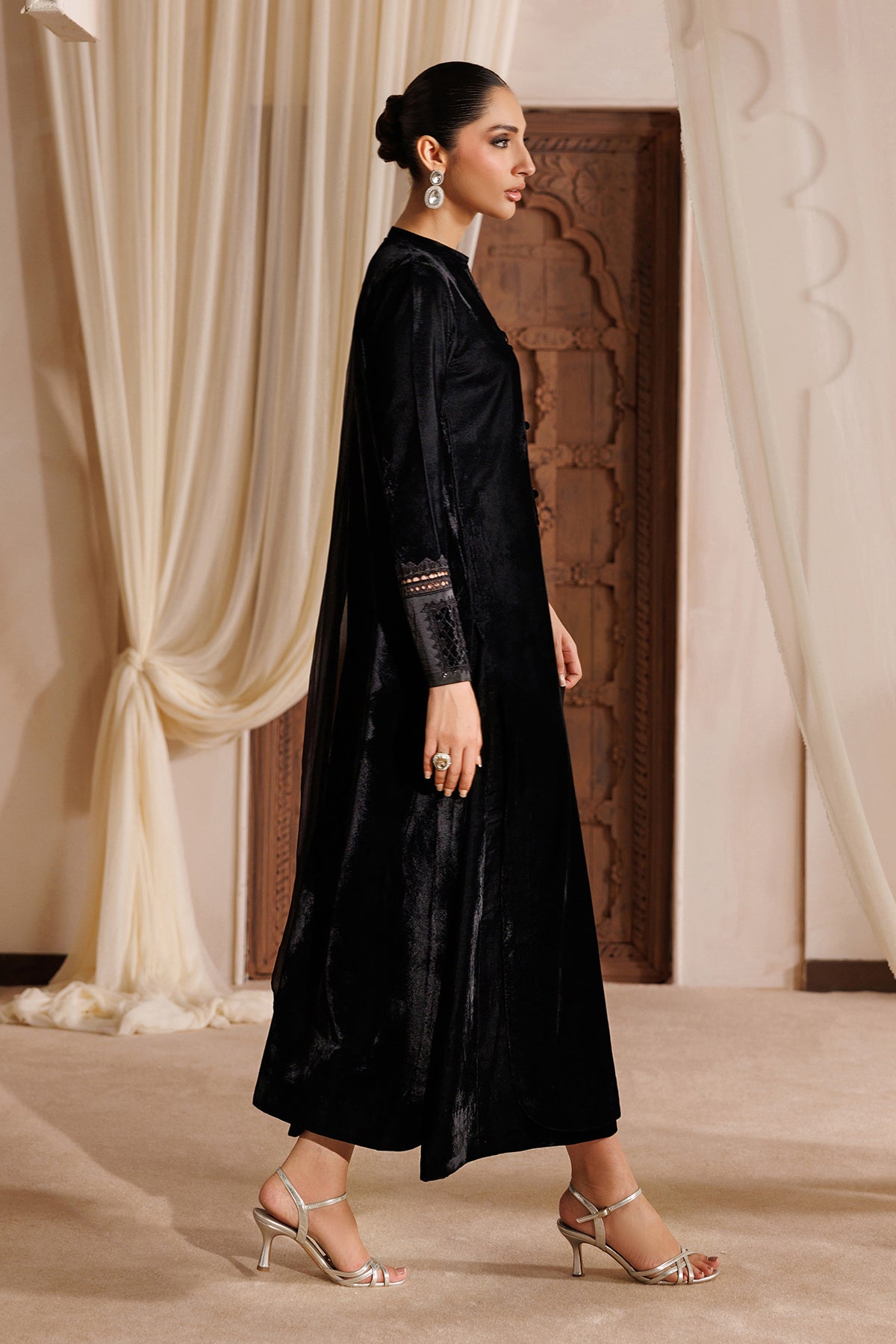 EMBROIDERED VELVET EN-1387