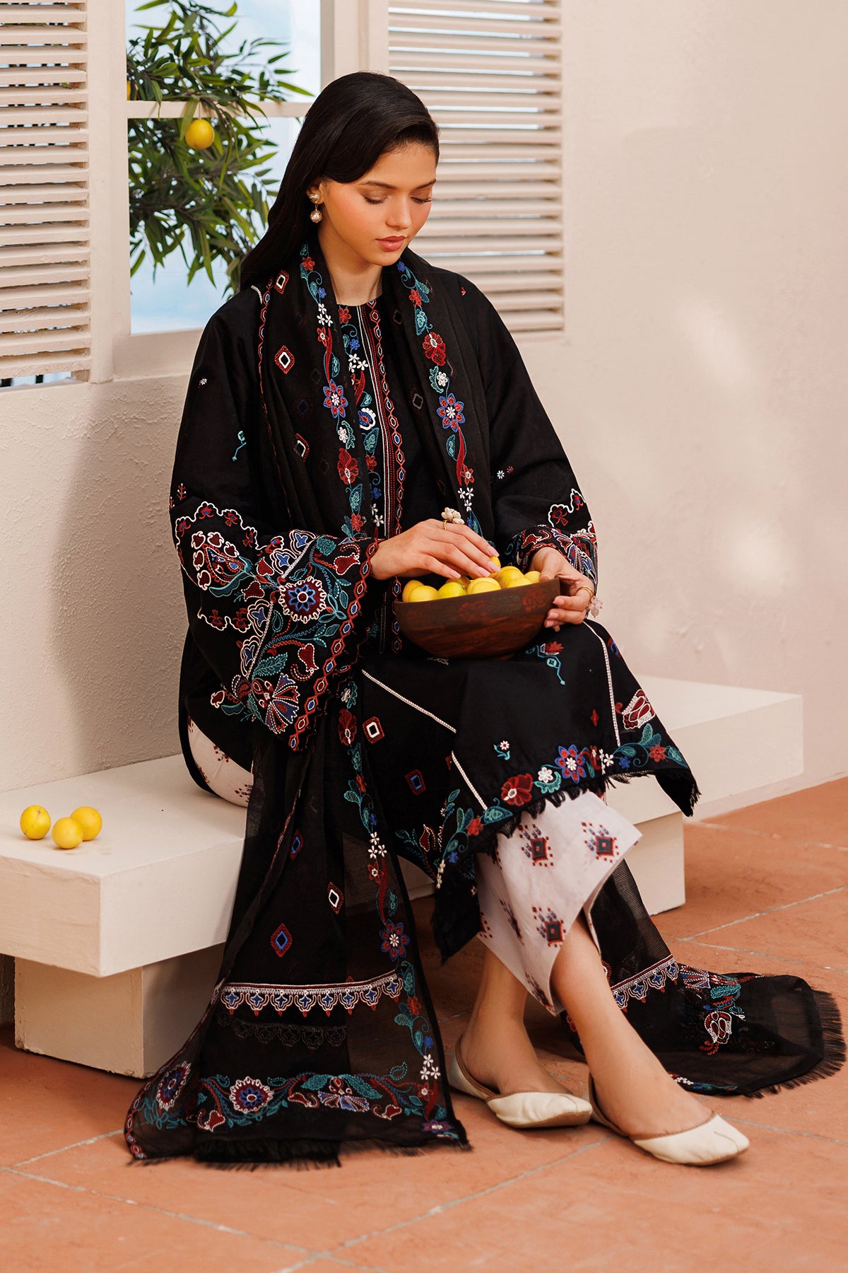 EMBROIDERED LAWN UF-4391