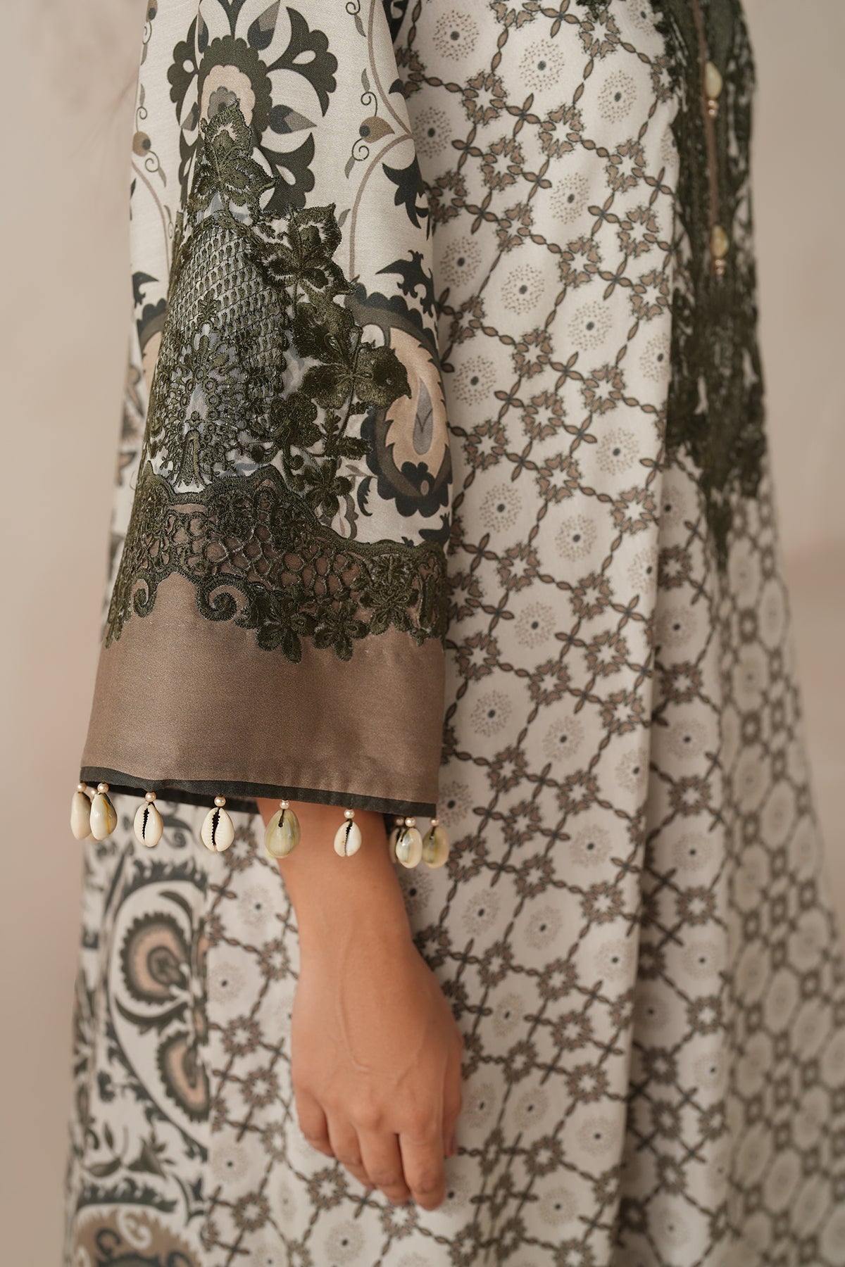 EMBROIDERED PRINTED VISCOSE UF-4302