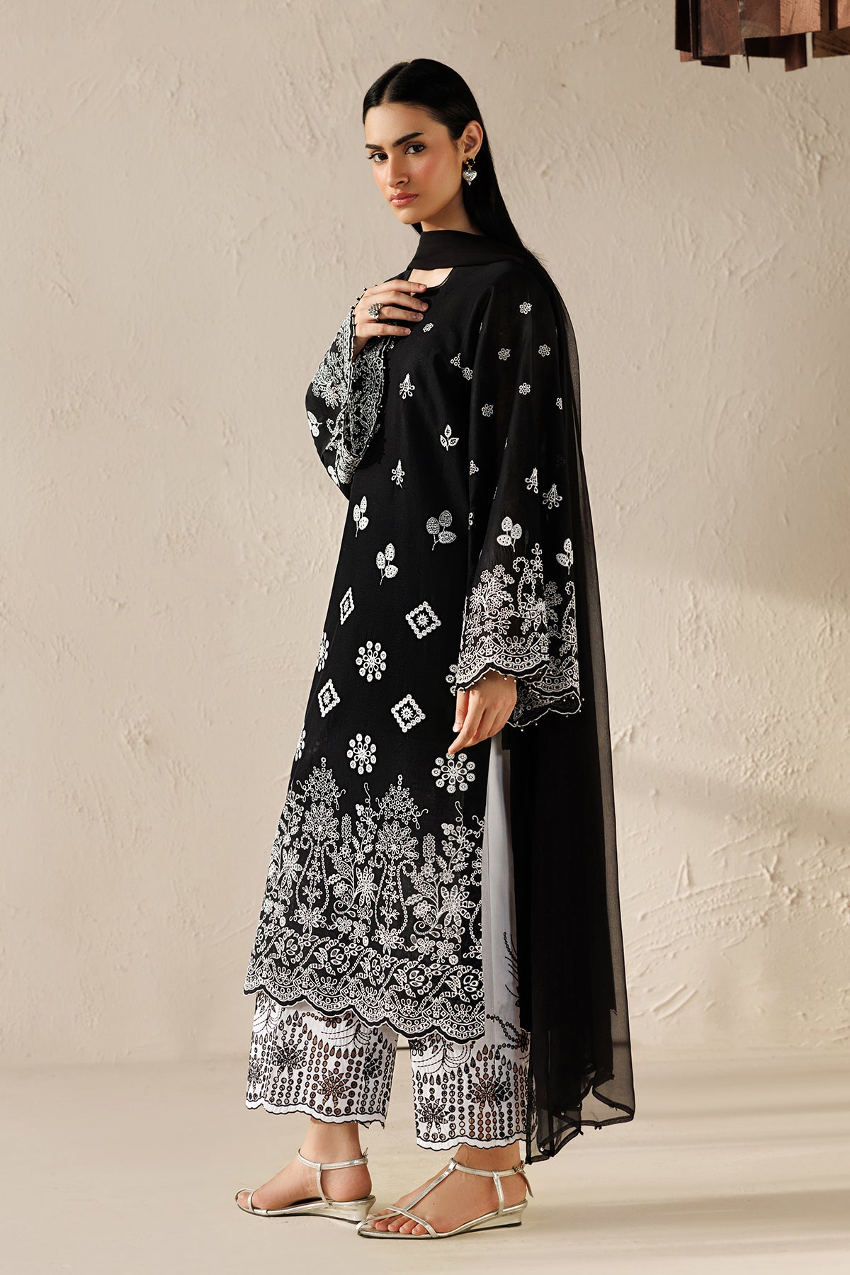 EMBROIDERED LAWN UF-4522