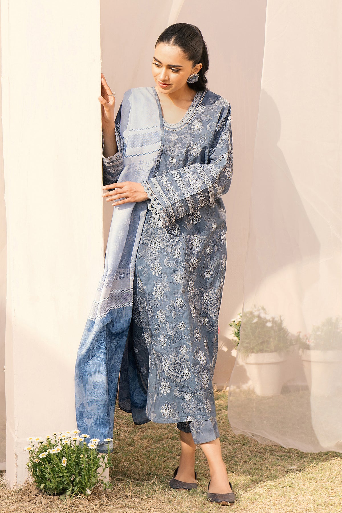 EMBROIDERED PRINTED LAWN UF-601