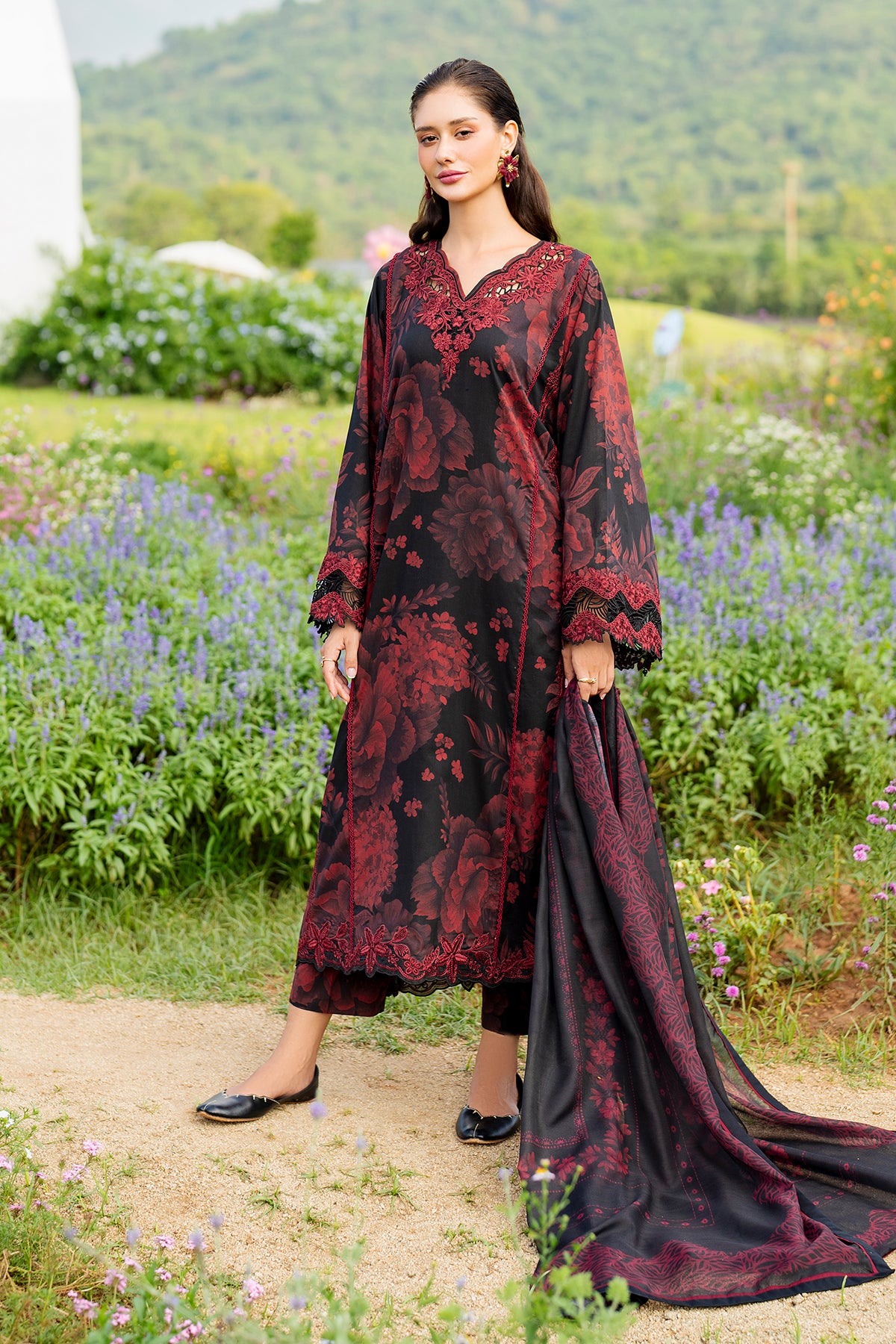 EMBROIDERED LAWN UF-4220