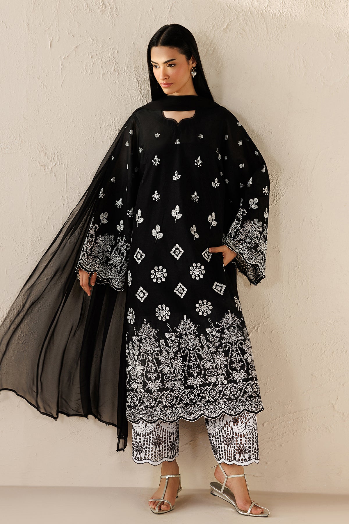 EMBROIDERED LAWN UF-4522