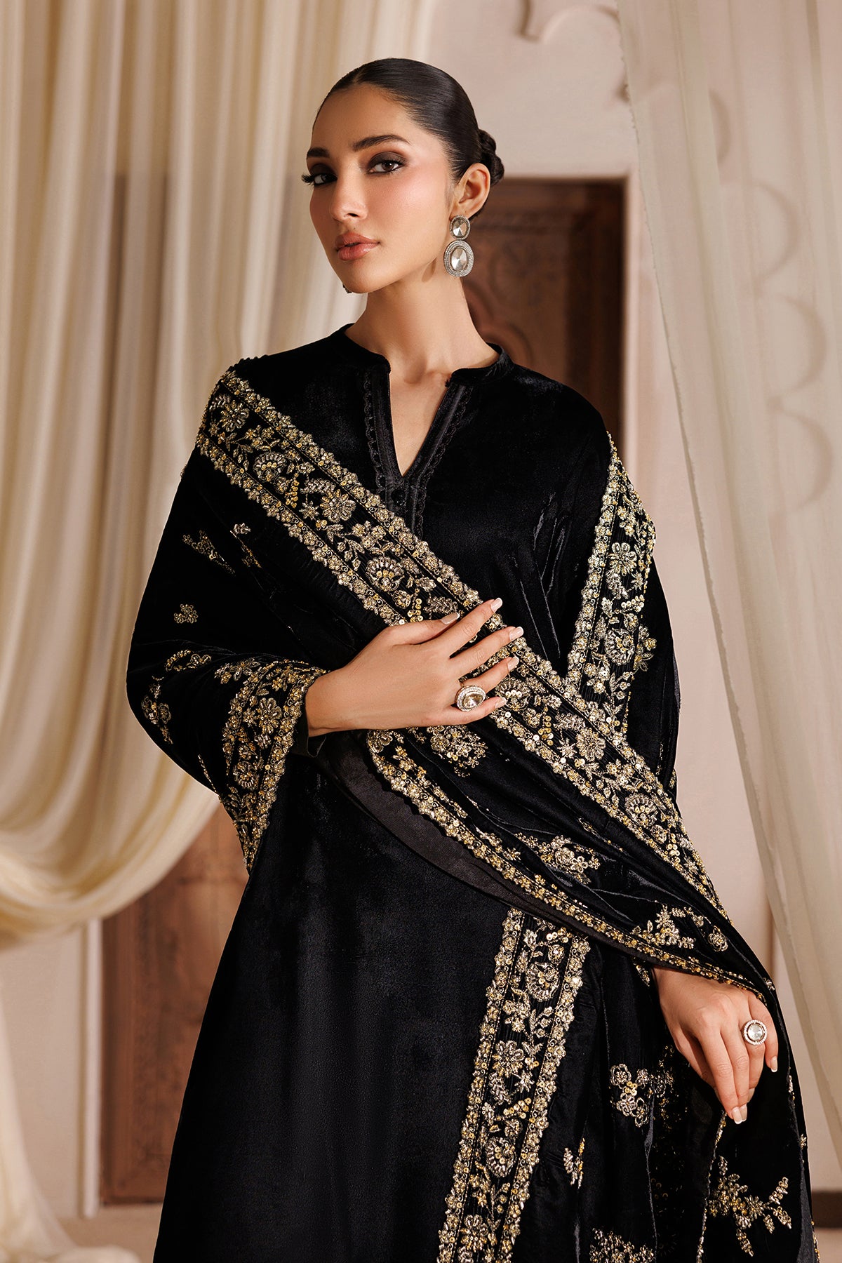 EMBROIDERED VELVET SHAWL VS-71
