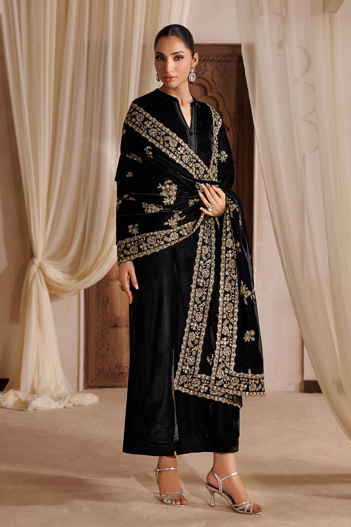 EMBROIDERED VELVET SHAWL VS-71