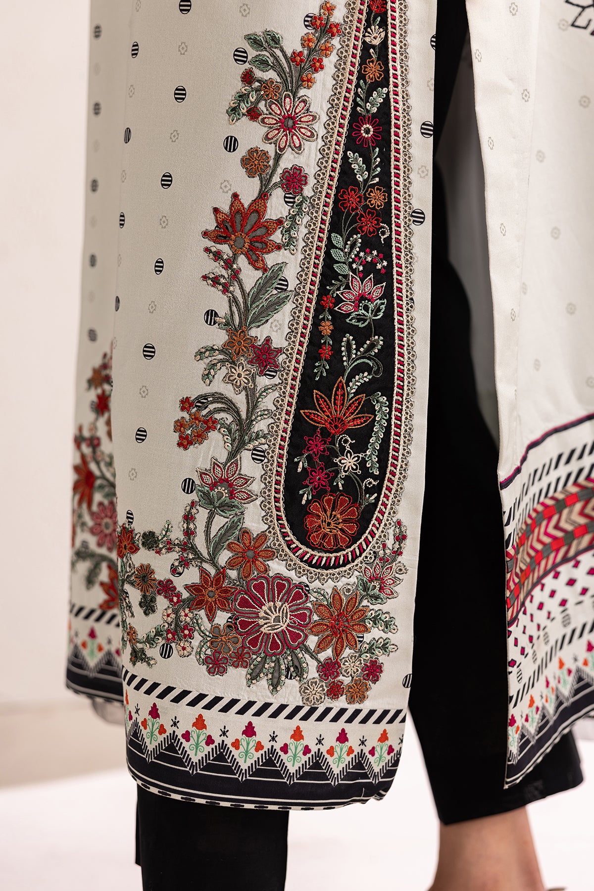 EMBROIDERED LAWN UF-4455