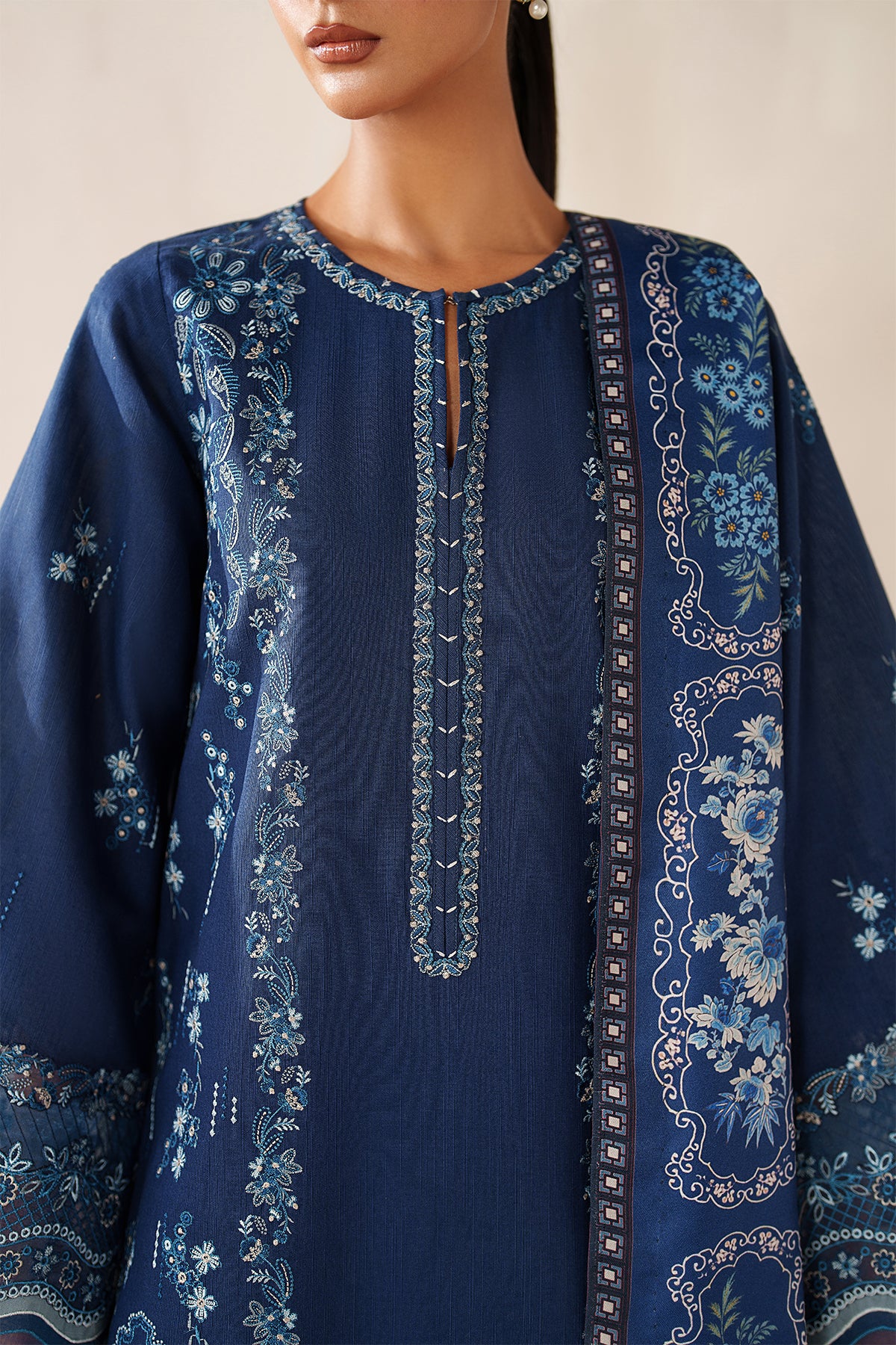 EMBROIDERED KHADDAR SF-4352