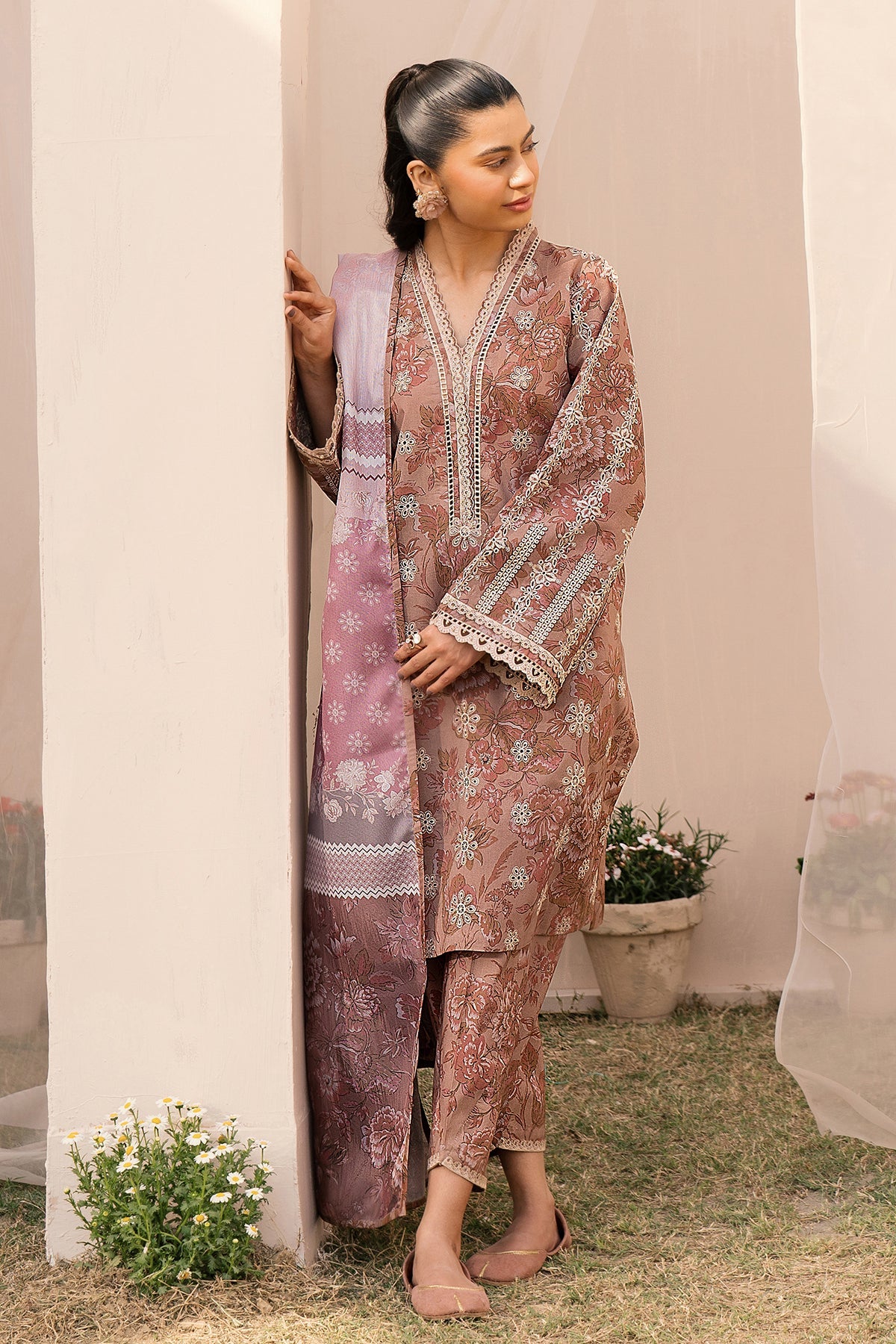 EMBROIDERED PRINTED LAWN SF-602