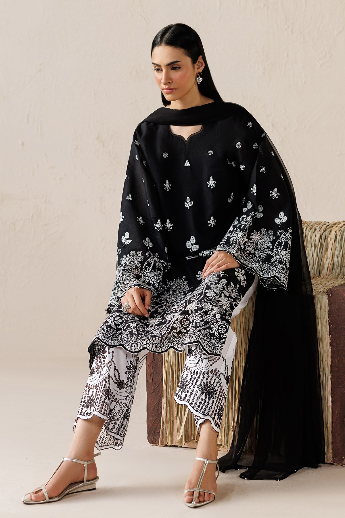 EMBROIDERED LAWN UF-4522