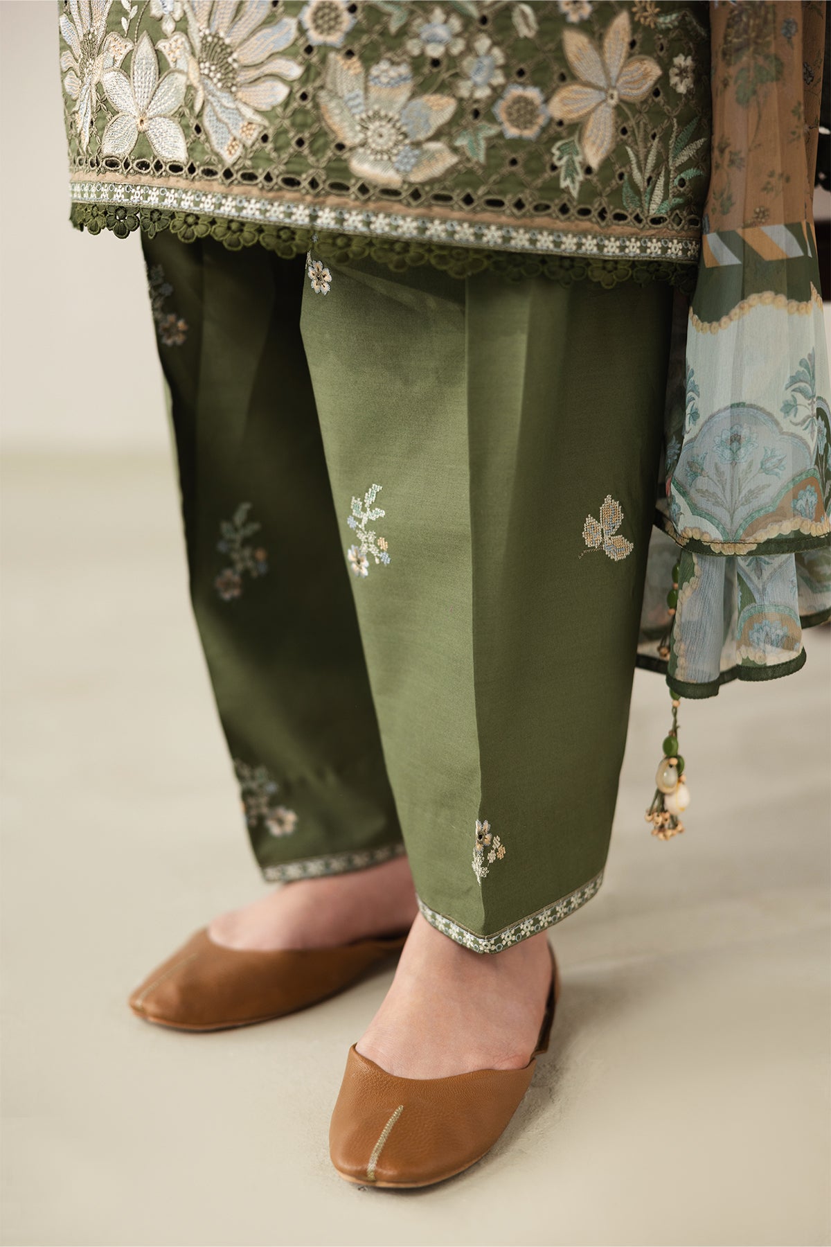 EMBROIDERED LAWN UF-4431