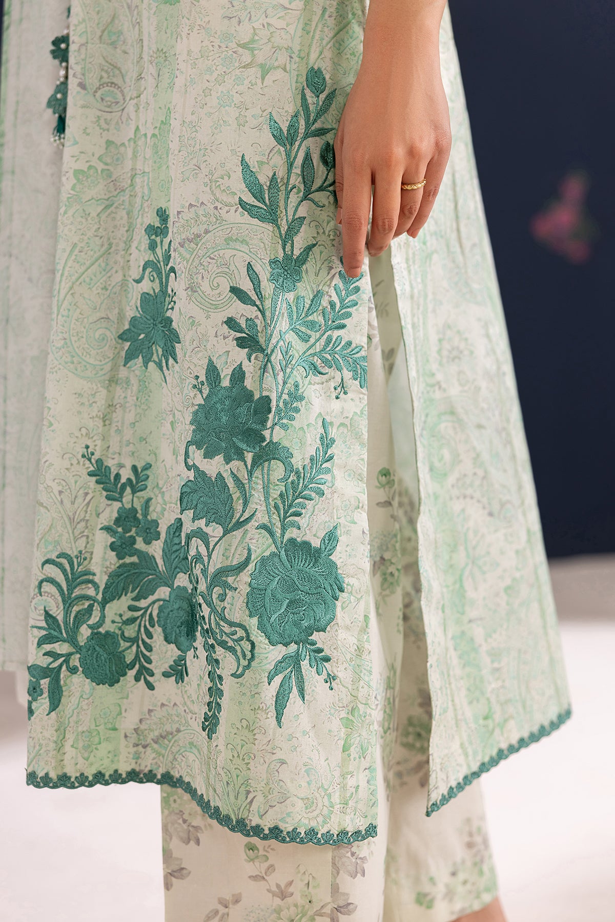 EMBROIDERED LAWN UF-4456