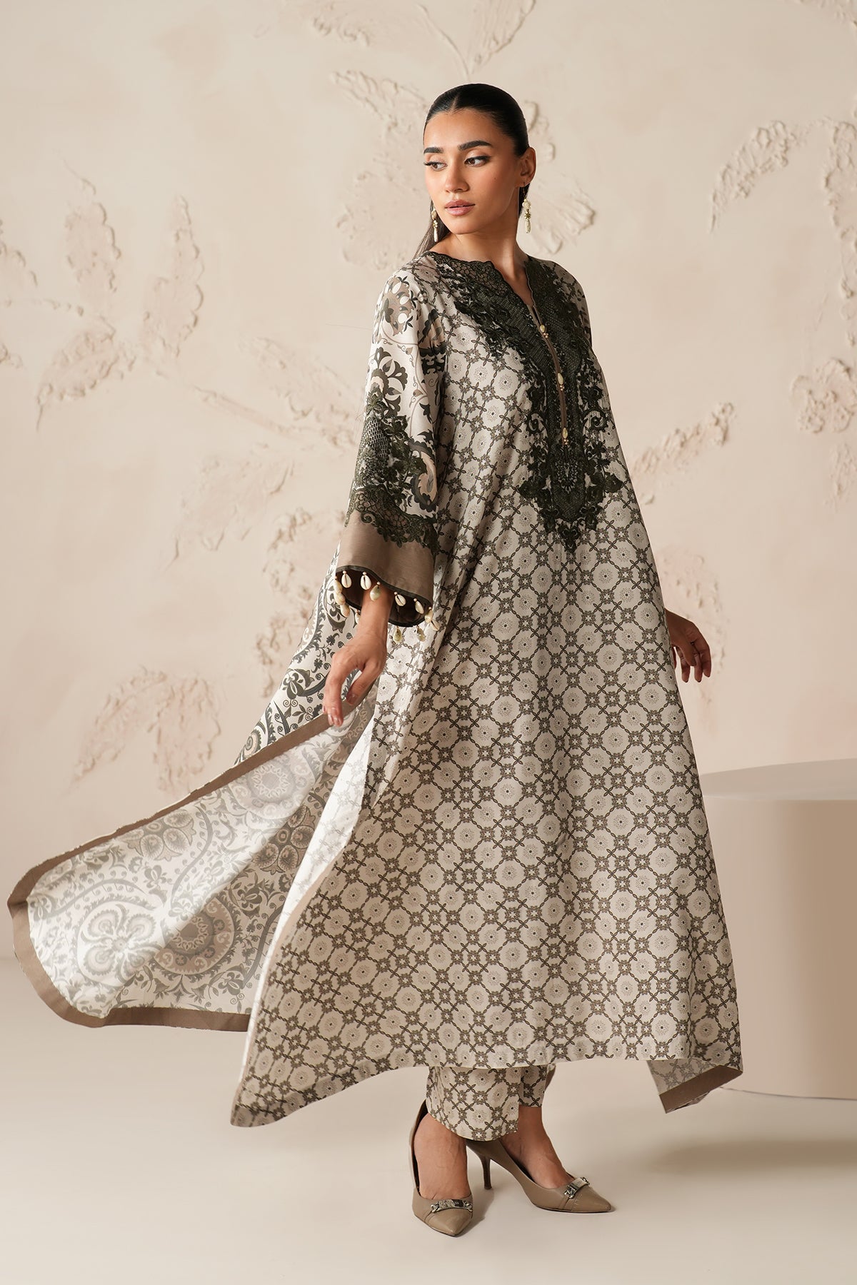 EMBROIDERED PRINTED VISCOSE UF-4302